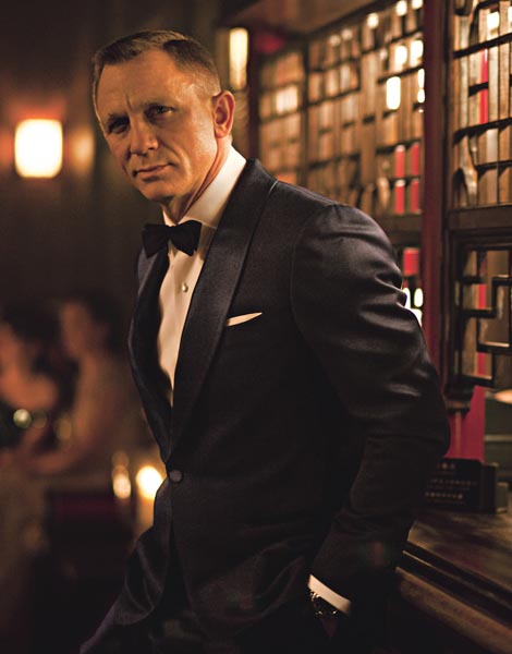James Bond in an evening suit wearing his faithful Planet Ocean 600M