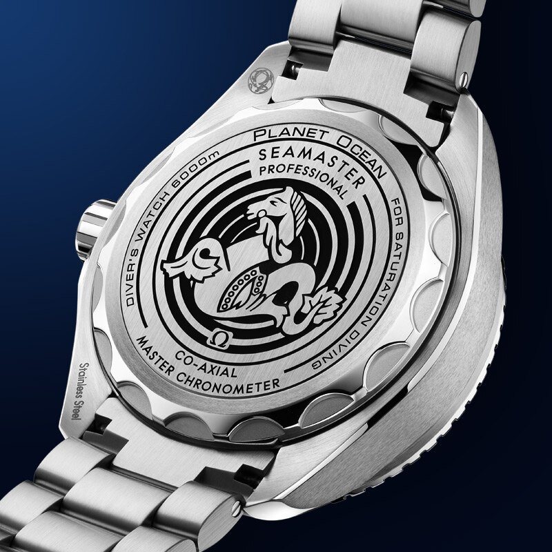 The sonar medallion engraved on the caseback.